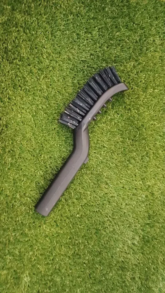 Čistiaca kefa pre robotické kosačky